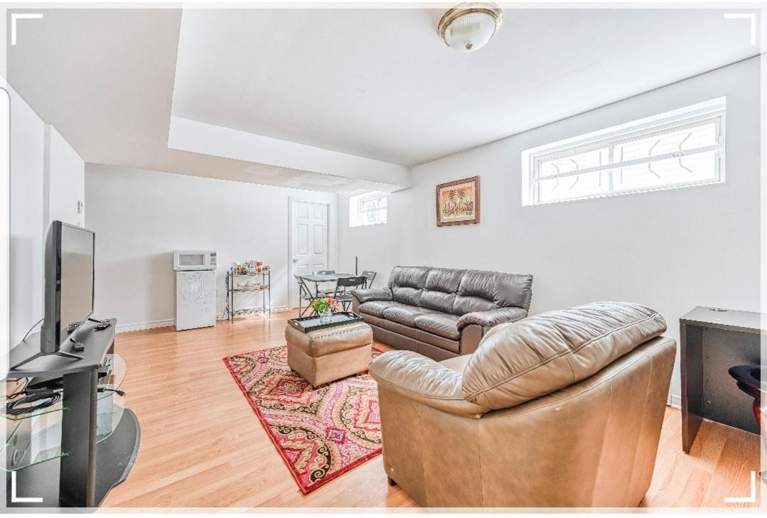Leila'S Place-Basement Apartment In Private Home 加蒂诺 外观 照片
